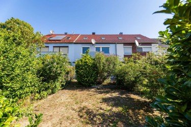 Hauptbild HEGERICH: Ihr neues Familienglück in Fürth-Sack - Schönes Reihenmittelhaus mit Terrasse und Garten